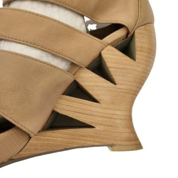 DONALD J PLINER Bataia CutOut Wedge Sandal - Picture 6 of 11